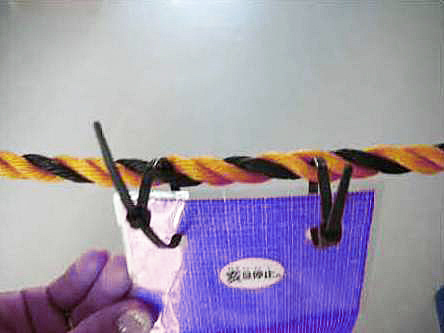 取付バンドで固定上部