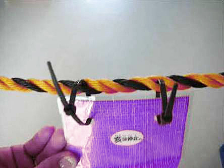 取付バンドで固定上部